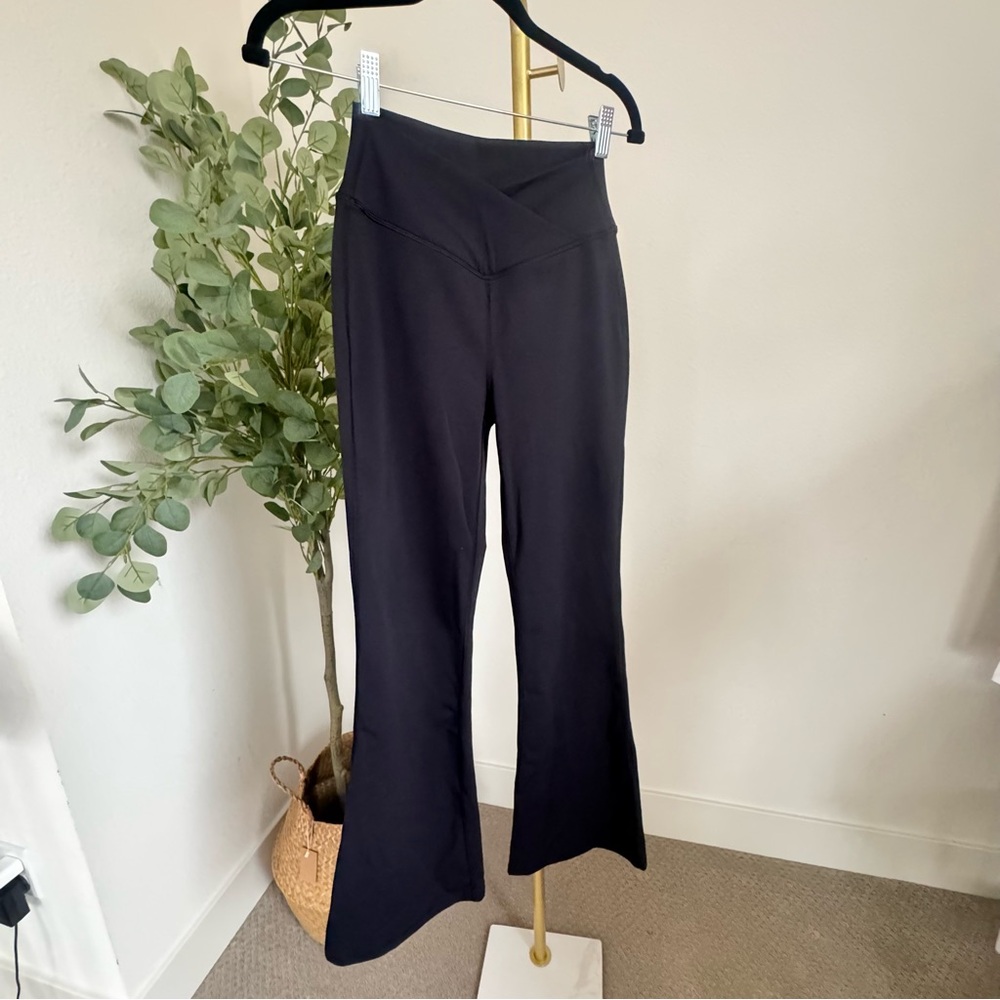 Halara. Flare leg pants. NWOT. Size small.